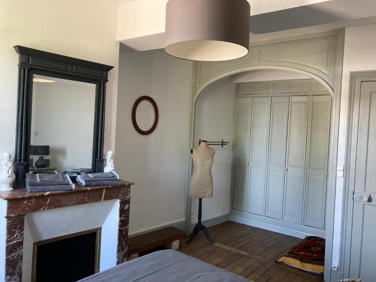Et Au Pied Coule Une Riviere, Situation Et Vue Ideales Auxerre Exterior foto